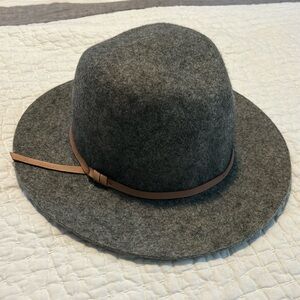 Gray felt hat with beige belt banana republic